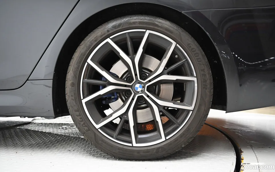 BMW 5 Series 530i M 2023 — thumbnail 5