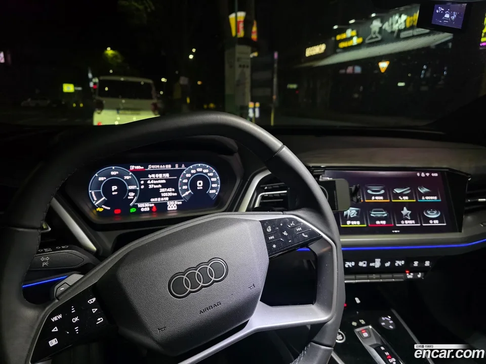Audi Q4 e-tron 45 2025 — миниатюра 2