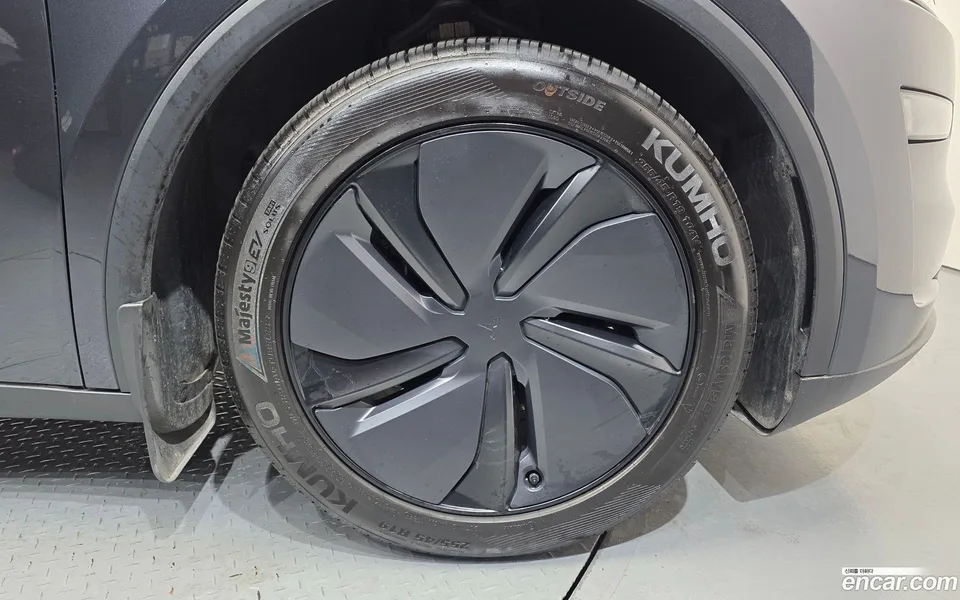 Tesla Model Y RWD 2025 — миниатюра 5