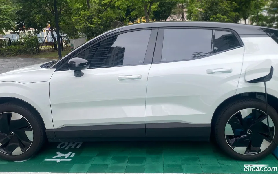 Volvo EX30 2026 — миниатюра 4