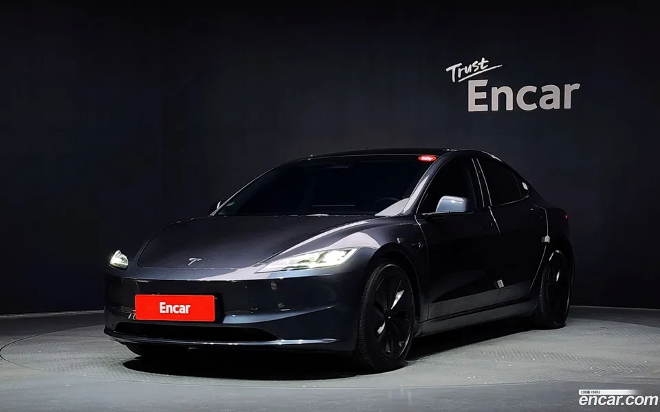 Tesla Model 3 2024