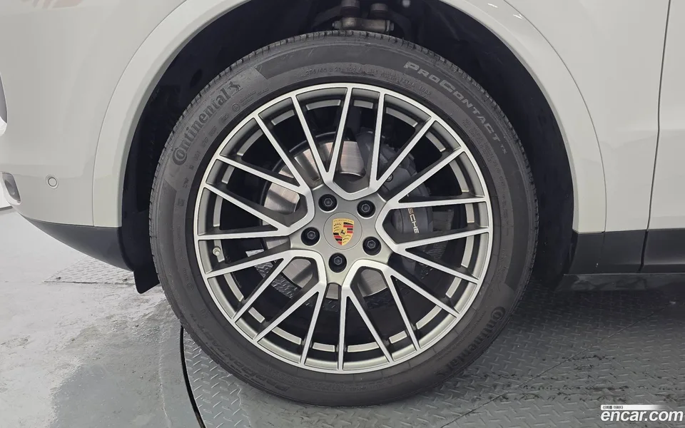 Porsche Cayenne 3.0 2023 — миниатюра 2