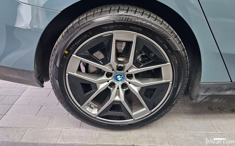 BMW i5 eDrive 40 2024 — thumbnail 5