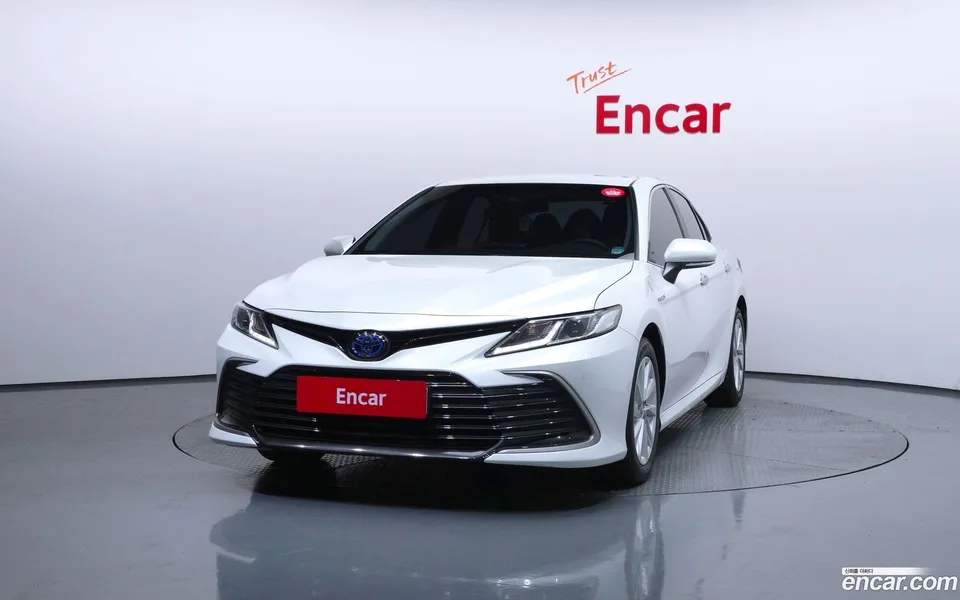 Toyota Camry 2.5 LE 2023 — миниатюра 3