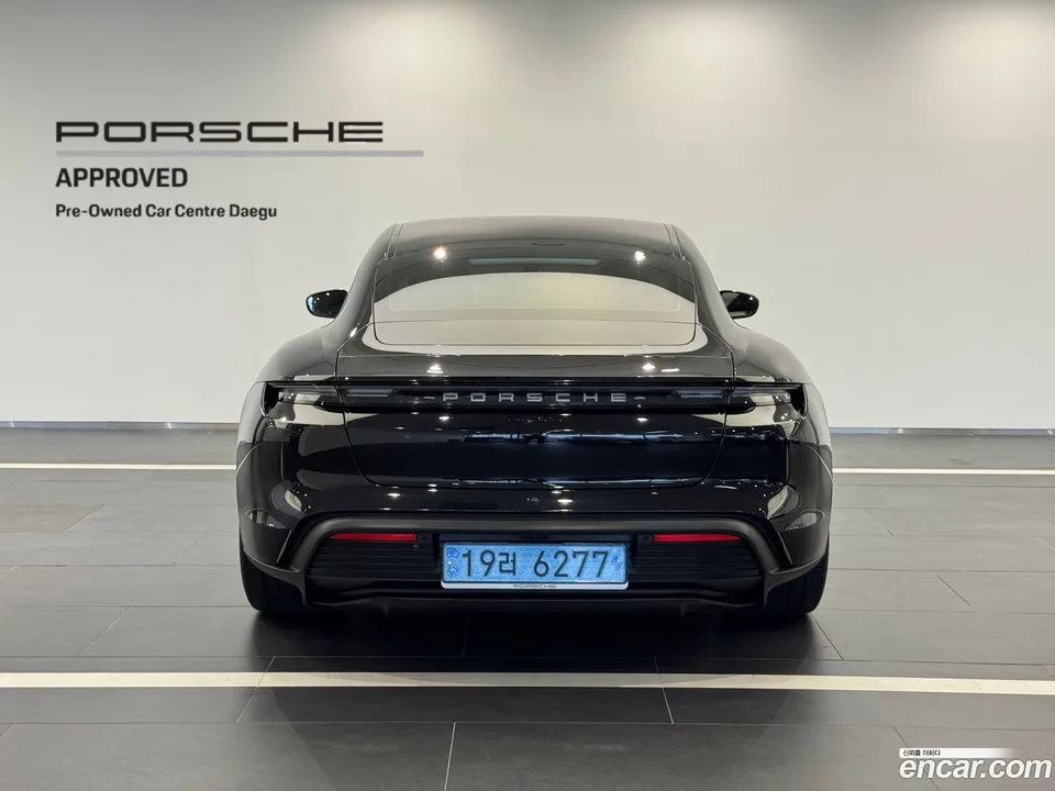 Porsche Taycan 2023 — миниатюра 2