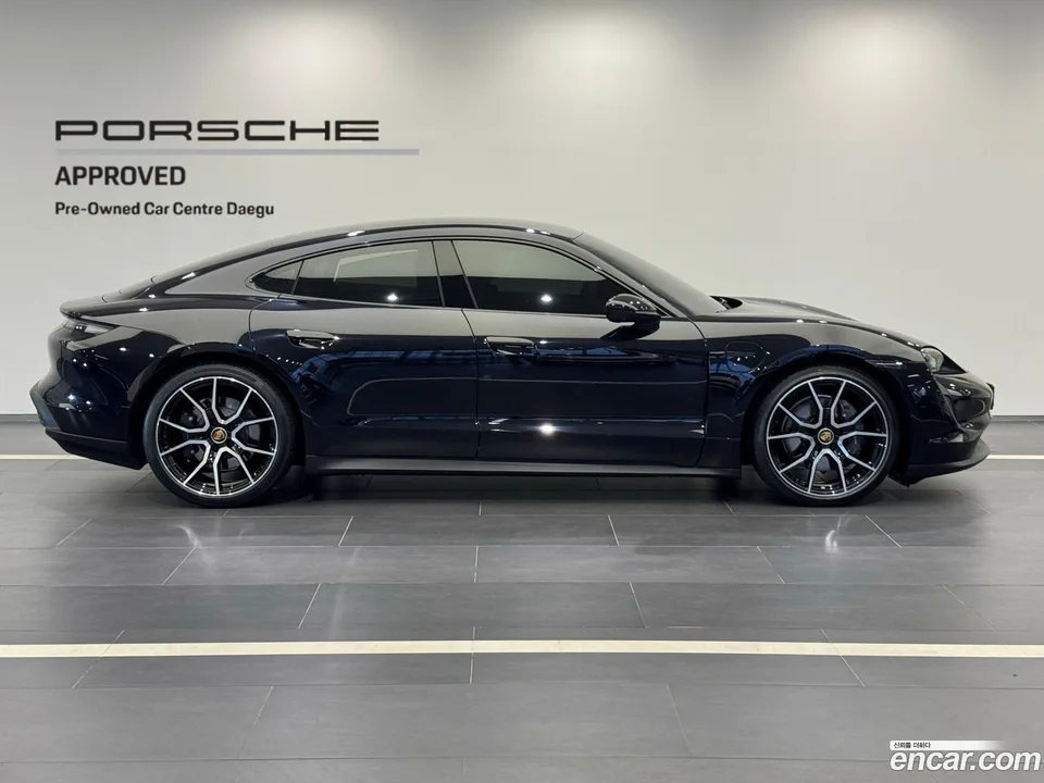 Porsche Taycan 2023 — миниатюра 3