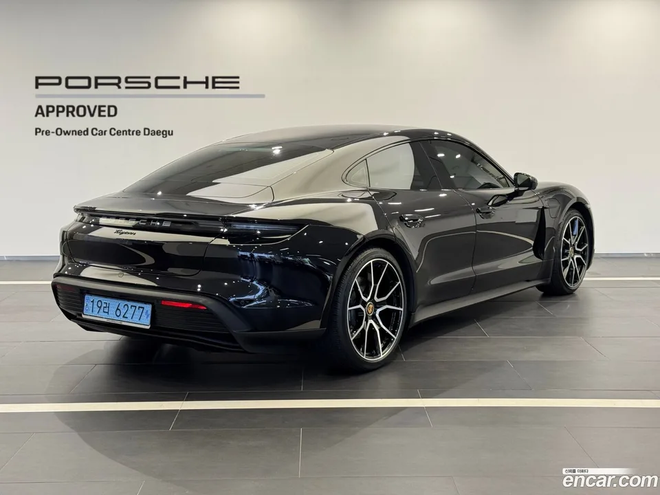 Porsche Taycan 2023 — миниатюра 4