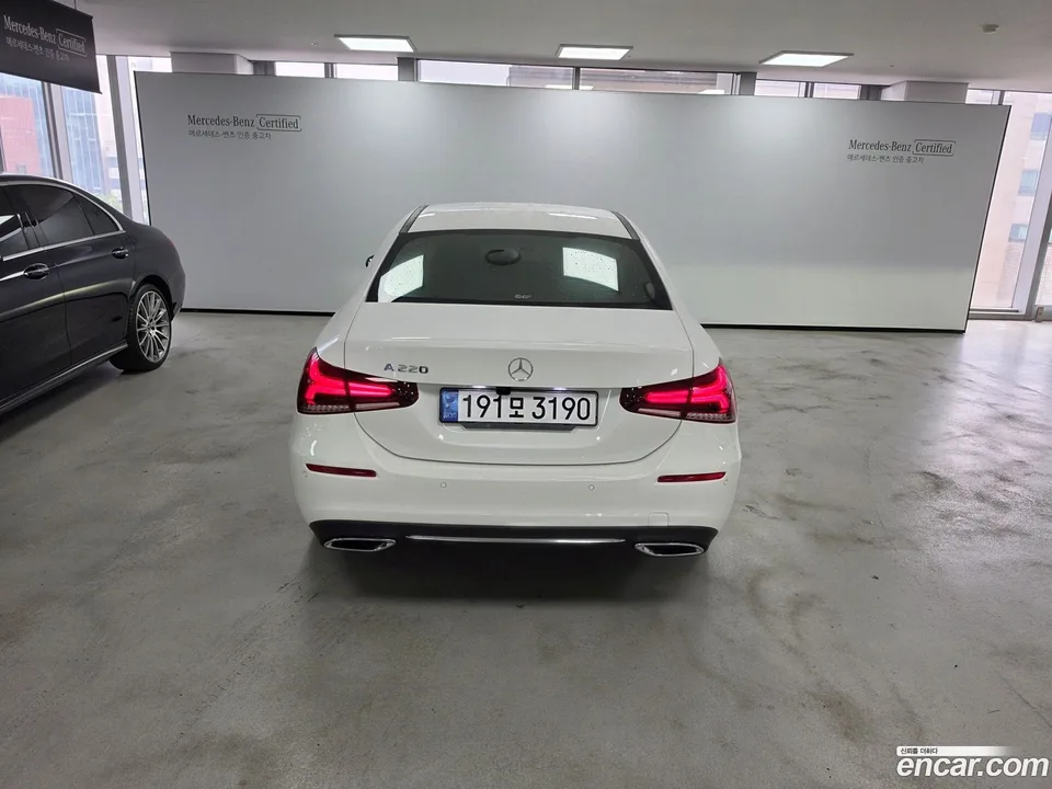 Mercedes-Benz A-Class A220 2022 — thumbnail 4