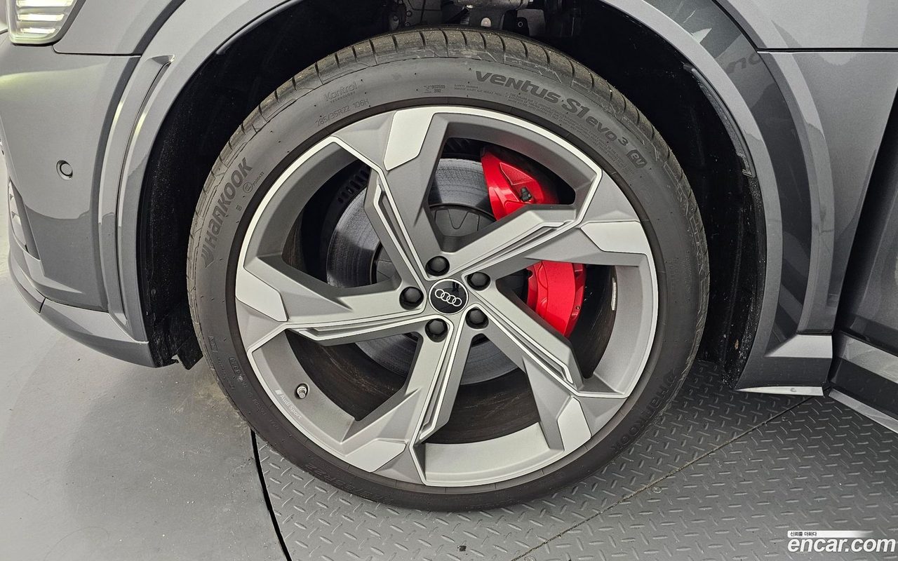 Audi SQ8 e- 2024 — 2