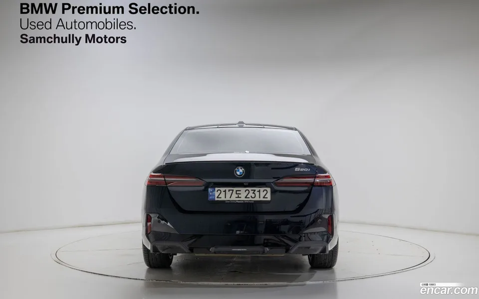 BMW 5 Series 520i 2024 — thumbnail 3