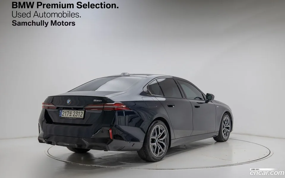BMW 5 Series 520i 2024 — thumbnail 4