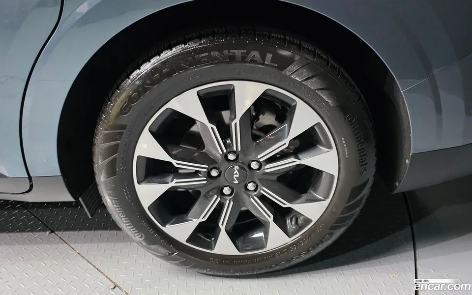 Kia Carnival 7 2023 — thumbnail 2