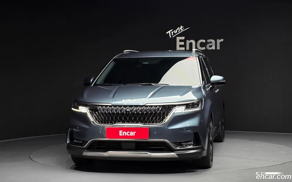 Kia Carnival 7 2023 — thumbnail 3