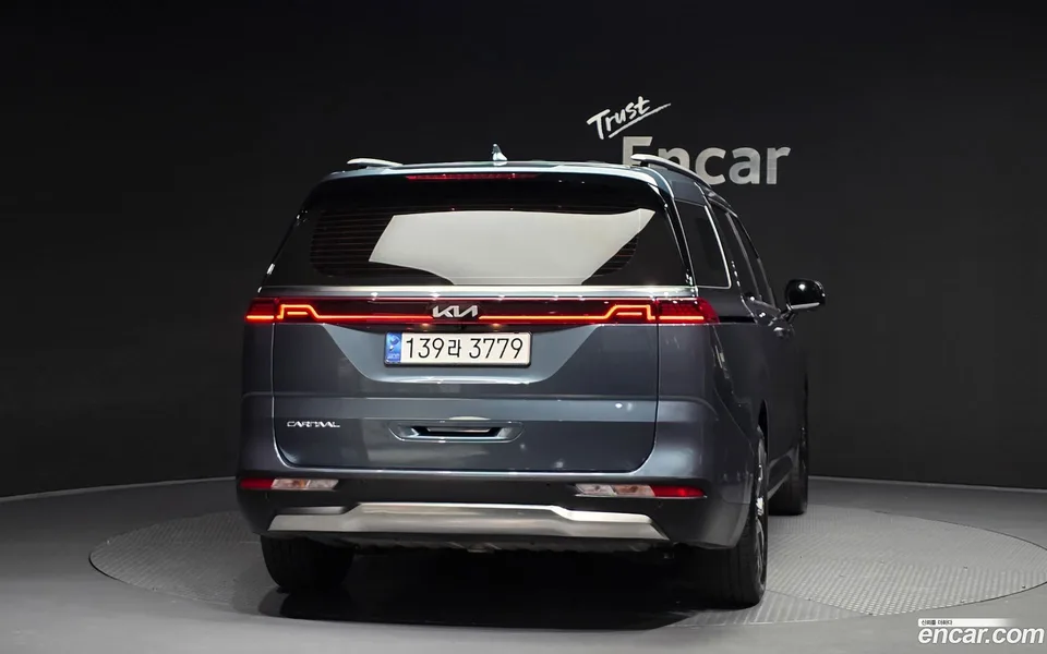 Kia Carnival 7 2023 — thumbnail 4