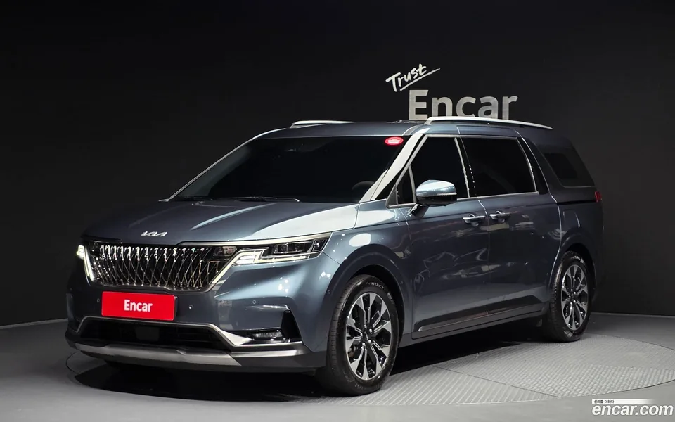 Kia Carnival 7 2023 — photo 1, buy with delivery to Moscow