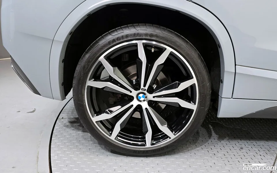 BMW X2 xDrive20i M 2023 — миниатюра 5