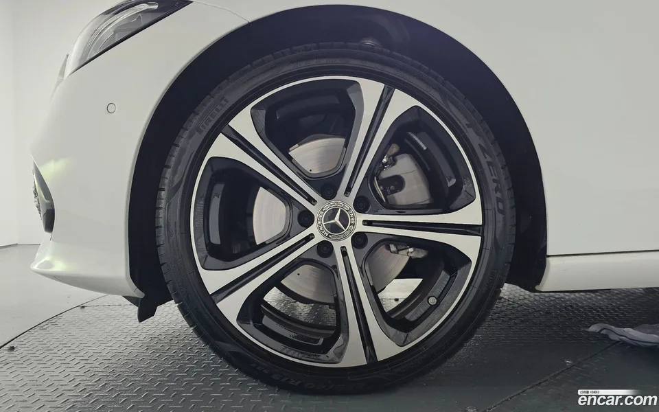 Mercedes-Benz C-Class C300 4MATIC 2023 — миниатюра 2