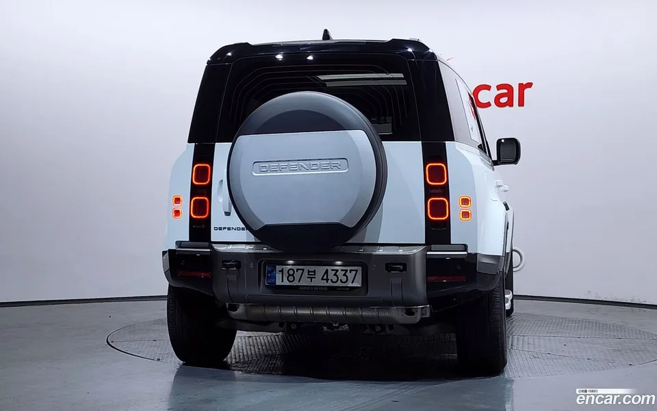 Land Rover Defender 110 P300 X- SE 2024 — миниатюра 4