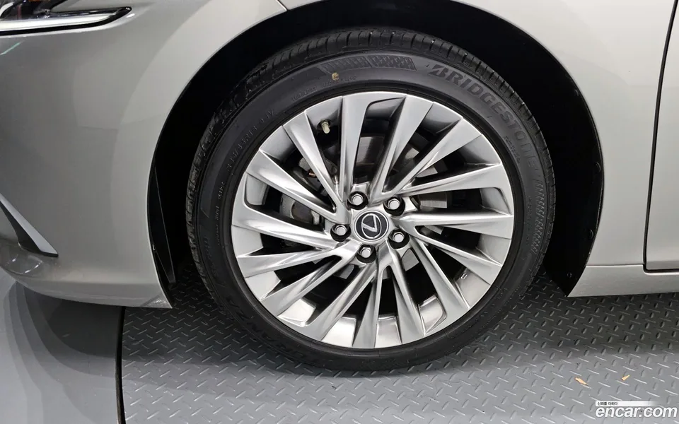 Lexus ES 300h 2023 — миниатюра 5