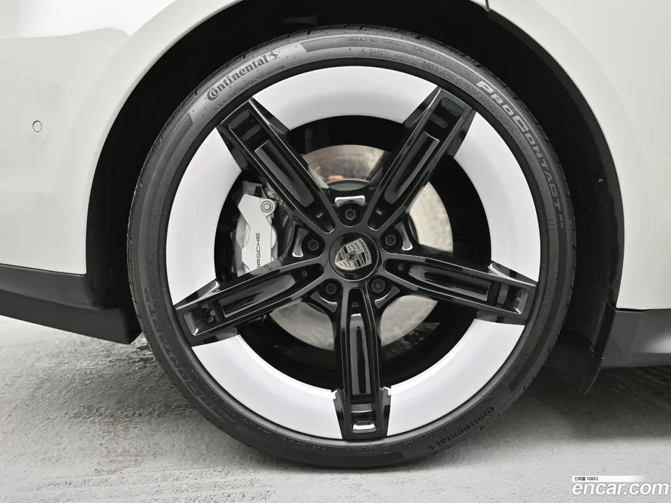 Porsche Taycan 2025 — миниатюра 5