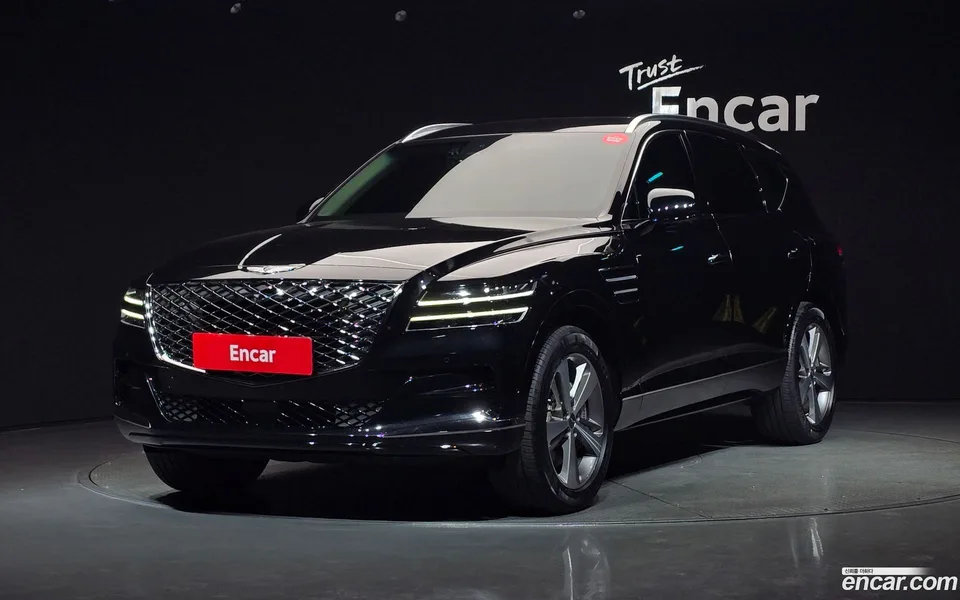 Genesis GV80 2.5T 2WD 2023 — фото 1, купить с доставкой в Москву