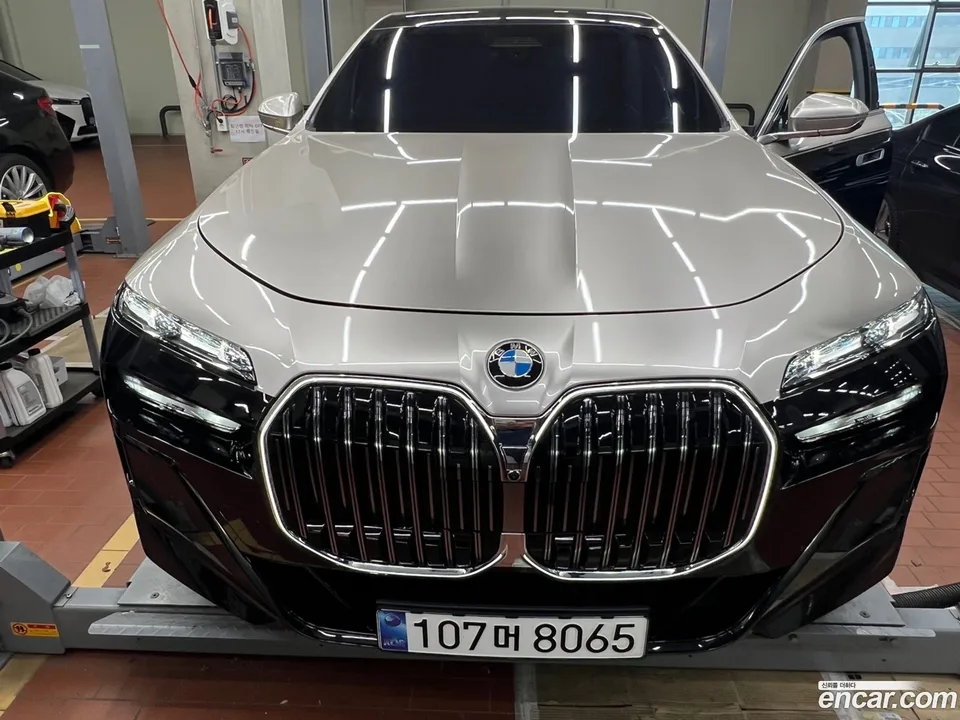 BMW 7 Series 740i xDrive M 2024 — фото 1, купить с доставкой в Москву