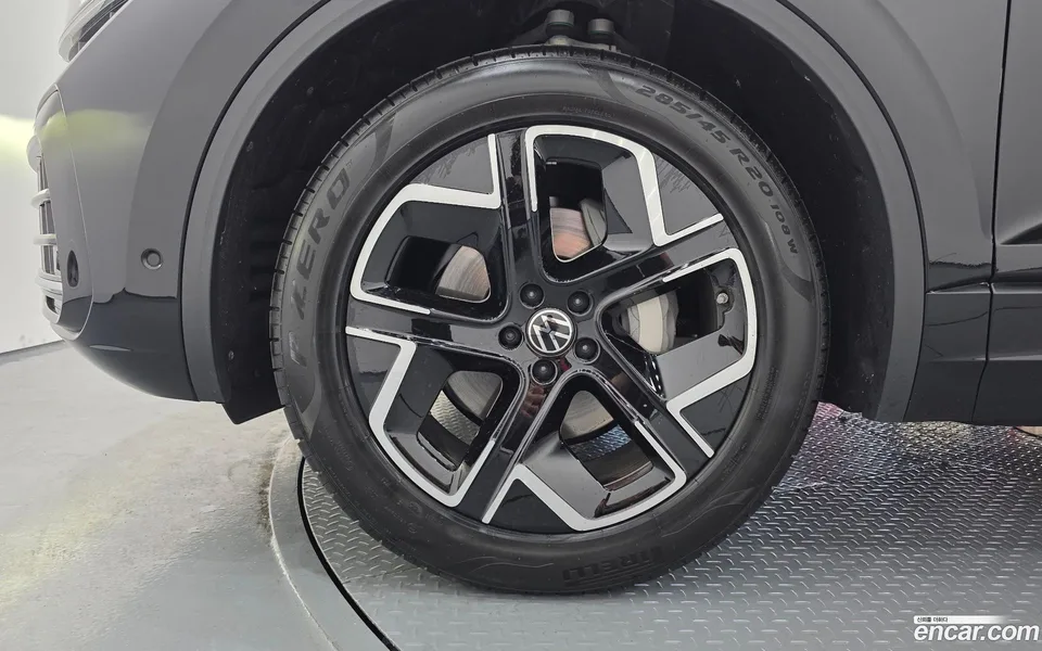 Volkswagen Touareg 3.0 TDI 2025 — thumbnail 2