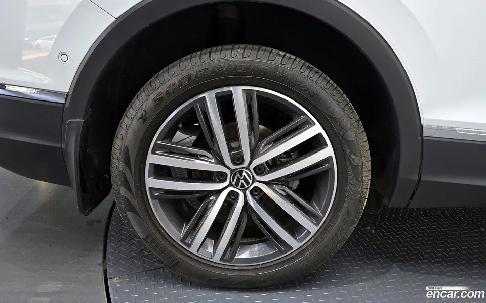 Volkswagen Tiguan Allspace 2.0 TSI 2022 — миниатюра 2