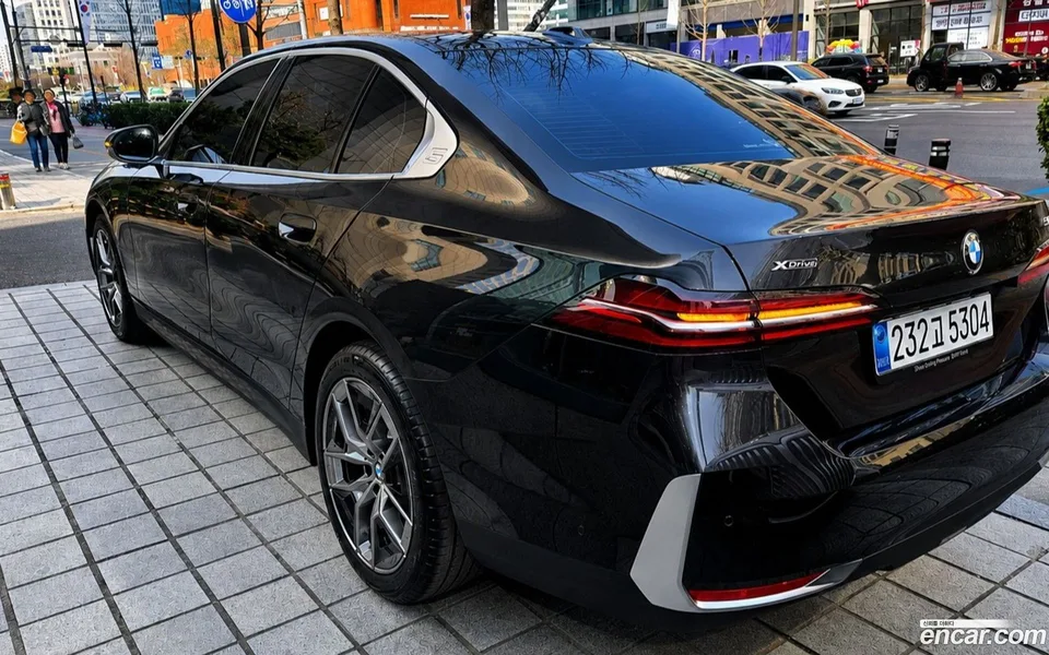 BMW 5 Series 530i xDrive 2026 — thumbnail 3