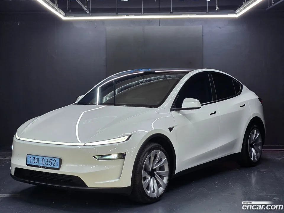 Tesla Model Y 2025