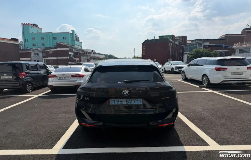 BMW iX xDrive50 2024 — thumbnail 4