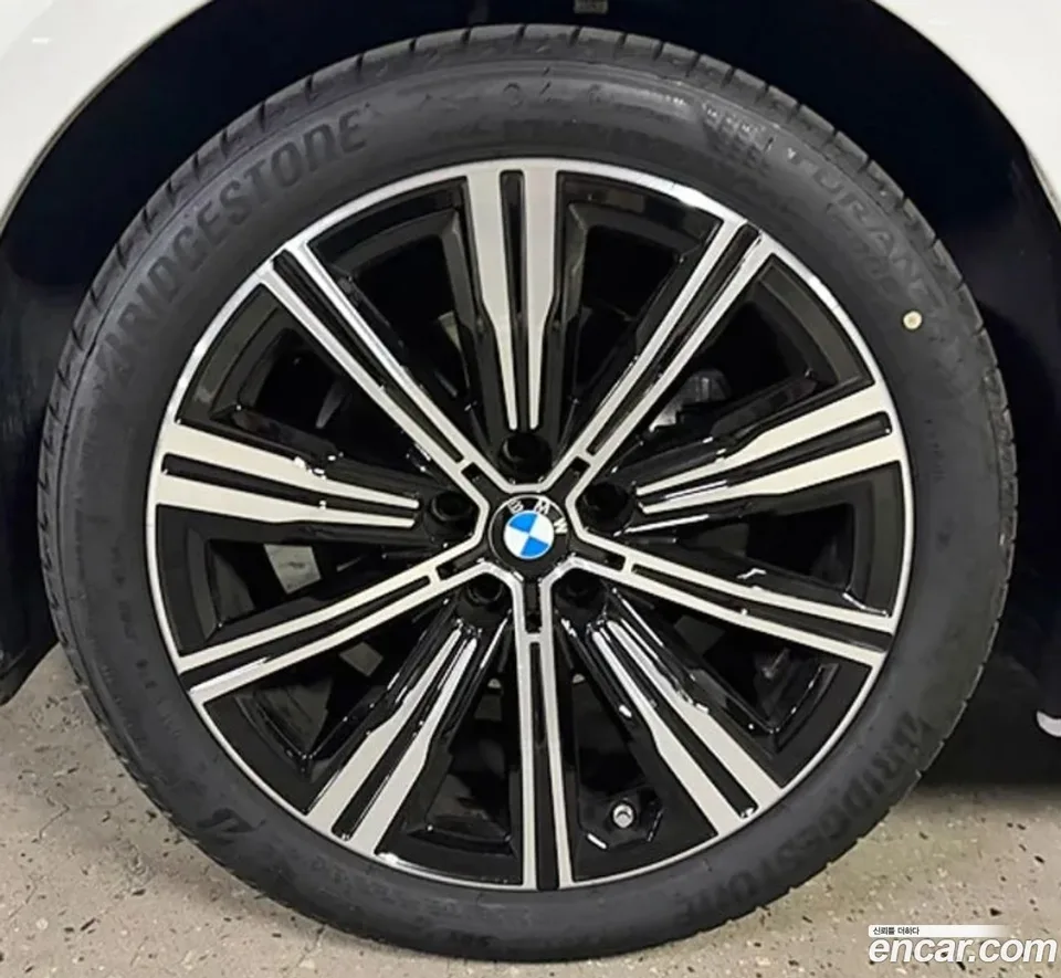 BMW 3 Series 320i 2025 — миниатюра 5