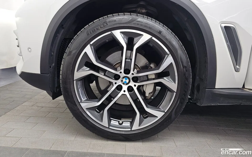 BMW X5 xDrive 40i xLine 2022 — миниатюра 2