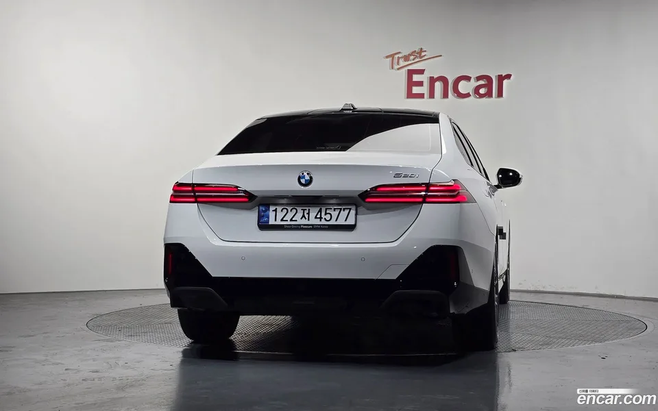 BMW 5 Series 520i M 2024 — миниатюра 4