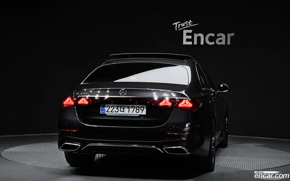 Mercedes-Benz E-Class E300 4MATIC AMG Line 2025 — миниатюра 4