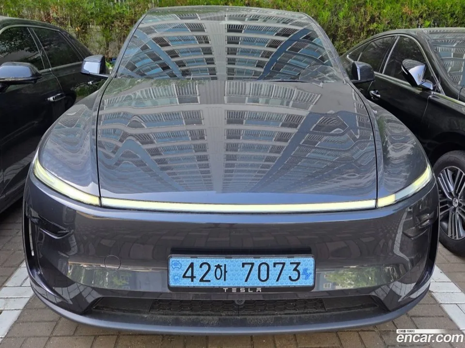 Tesla Model Y 2025