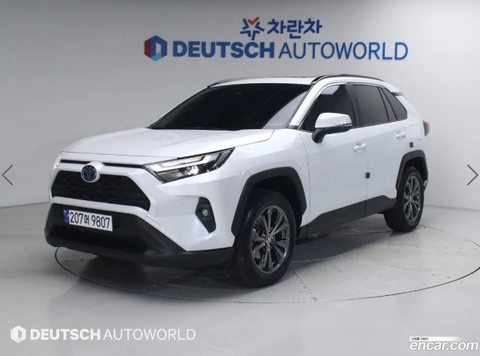 Toyota RAV4 2.5 2WD XLE 2024 — миниатюра 3