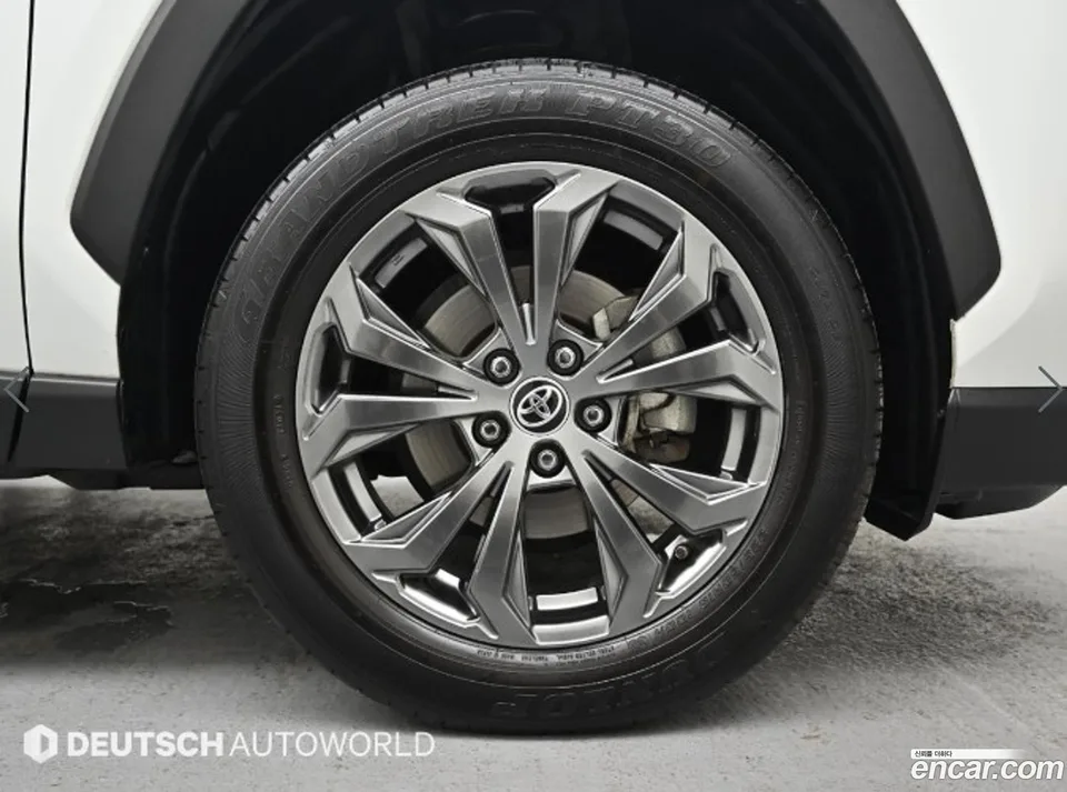 Toyota RAV4 2.5 2WD XLE 2024 — миниатюра 5