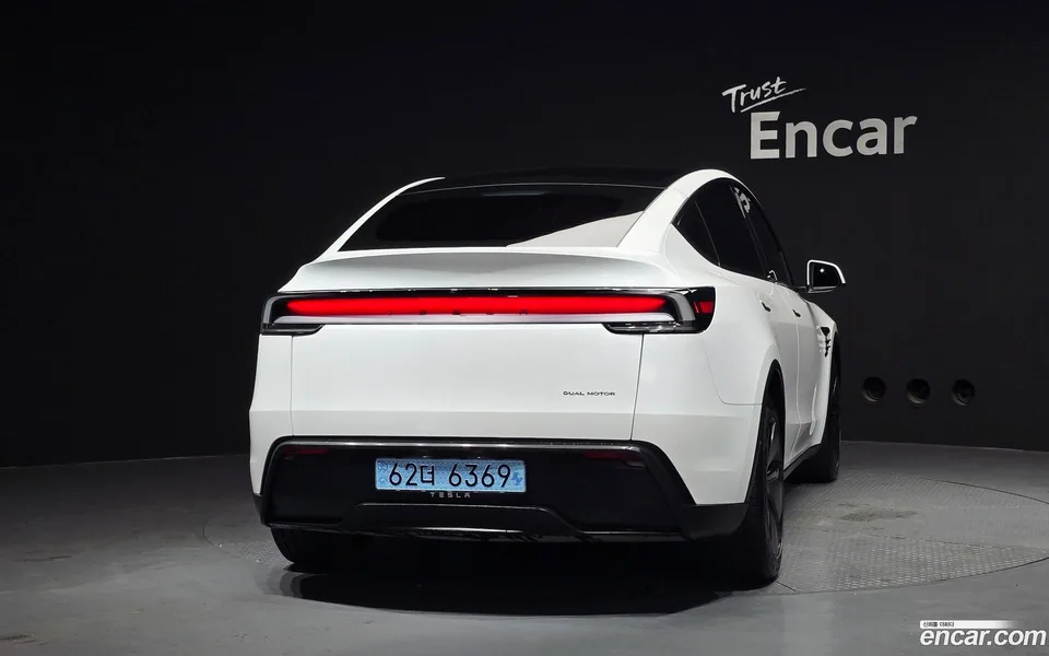 Tesla Model Y AWD 2025 — миниатюра 4