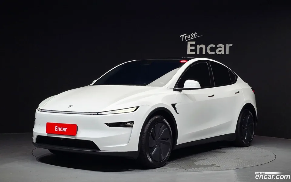 Tesla Model Y 2025