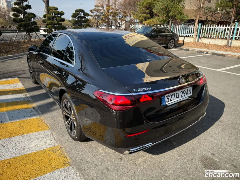 Mercedes-Benz E-Class E220d 4MATIC 2025 — миниатюра 5