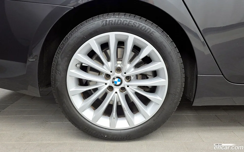 BMW 5 Series 520i 2022 — миниатюра 2