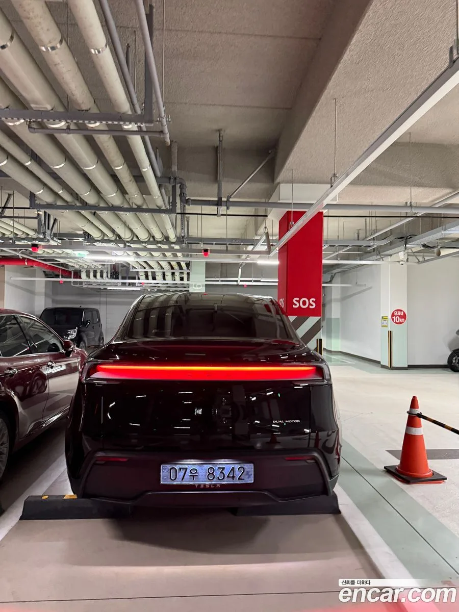 Tesla Model Y AWD 2025 — миниатюра 4