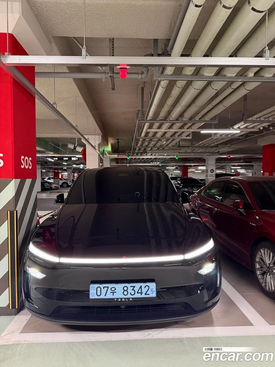 Tesla Model Y 2025