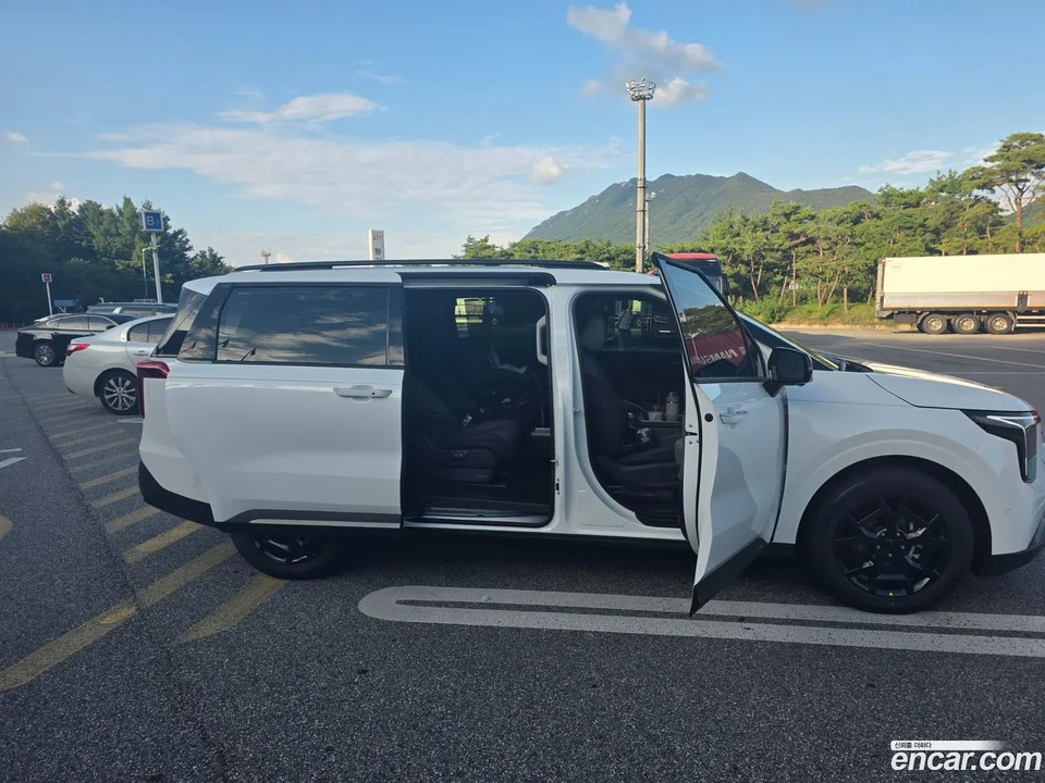 Kia Carnival HEV 9 X Line 2025 — миниатюра 2