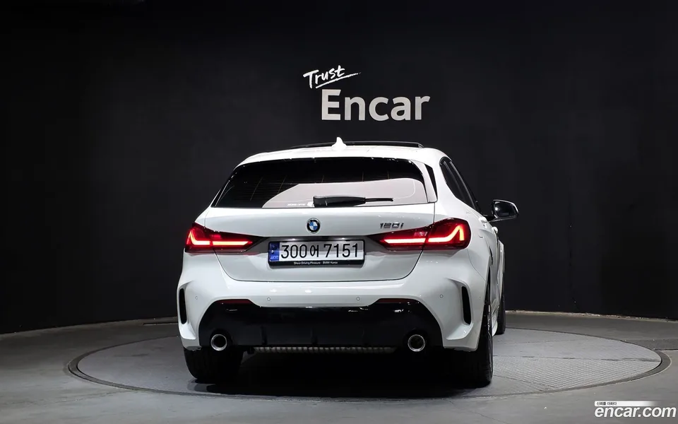 BMW 1 Series 120i M 2023 — миниатюра 4