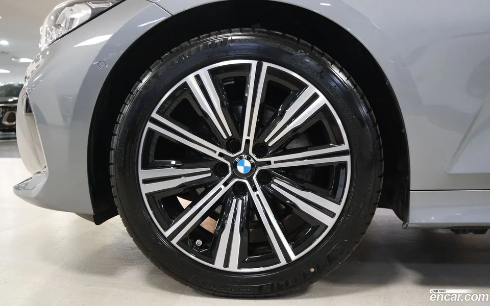 BMW 3 Series 320i 2025 — thumbnail 5