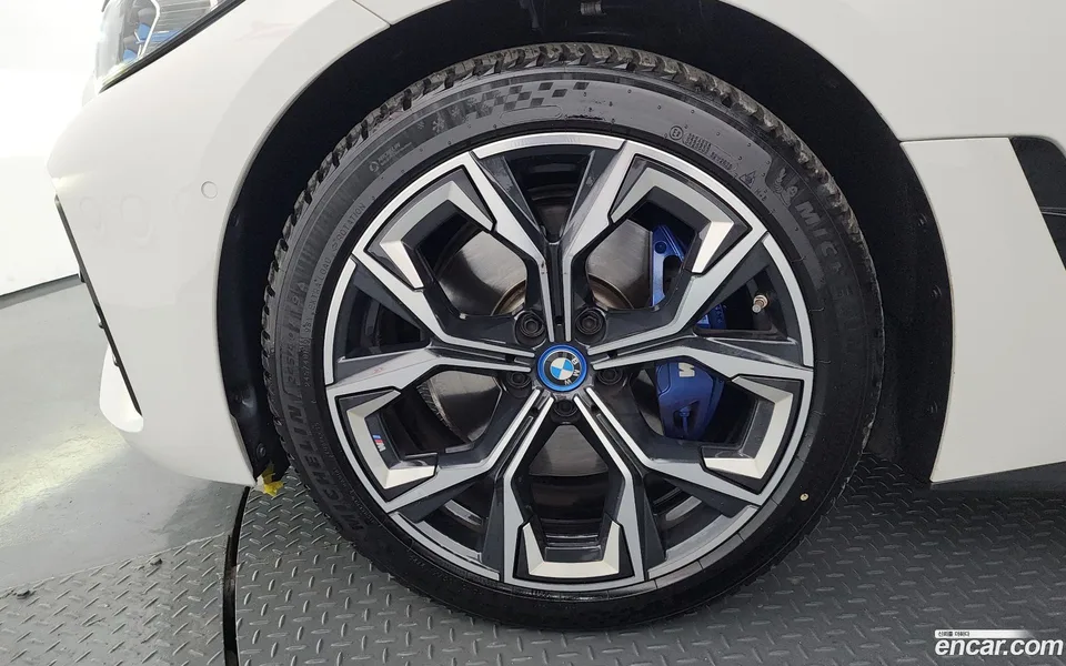BMW i4 eDrive40 M 2023 — миниатюра 5