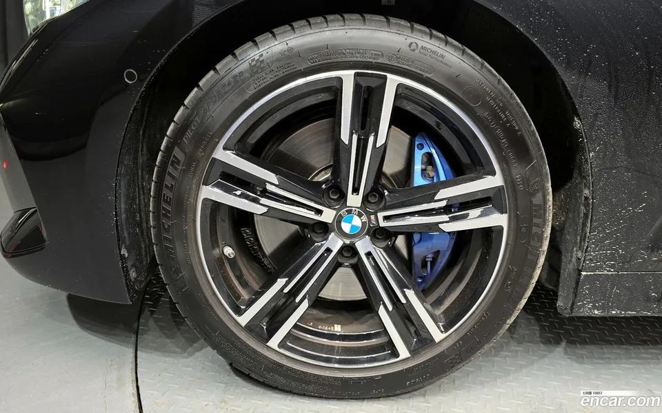 BMW 3 Series 320i M 2024 — thumbnail 2