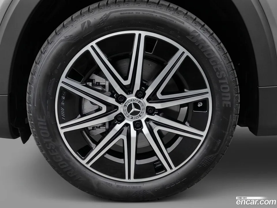 Mercedes-Benz EQB EQB300 4MATIC AMG 2025 — thumbnail 2